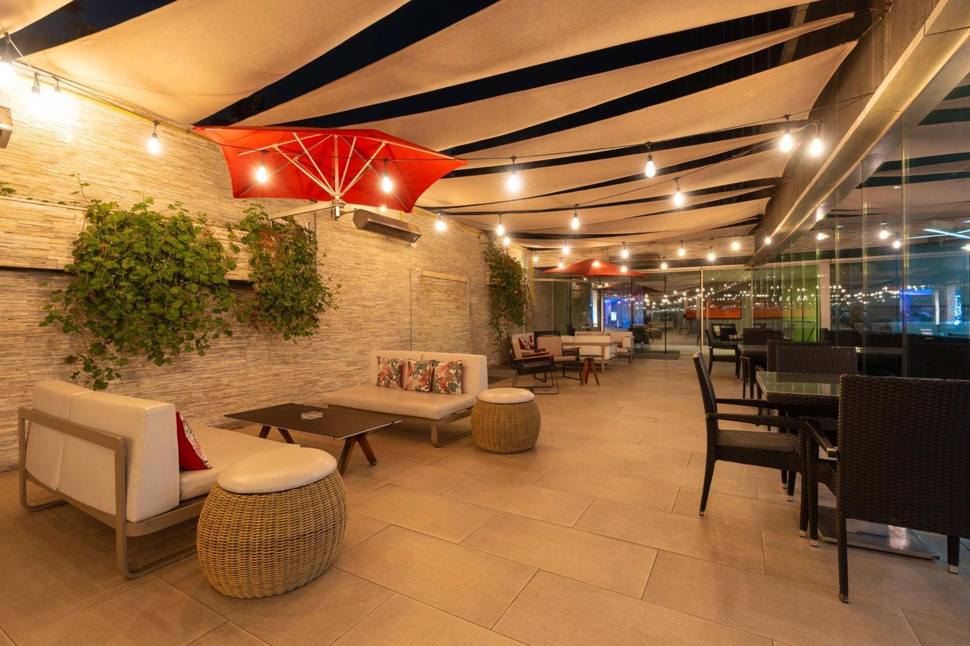Hilton Garden Inn Iquique Exterior photo